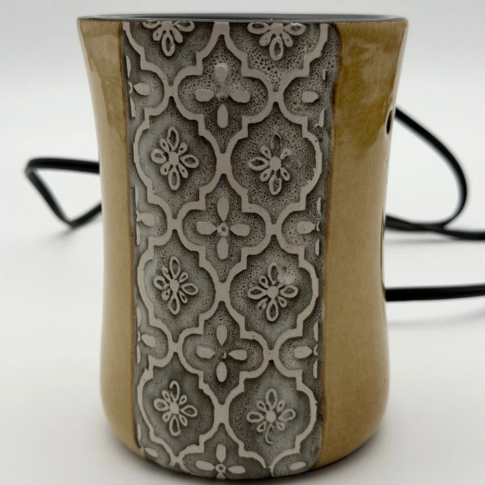 Scentsy‎ Moroccan Stencil Electric Wax Warmer Ceramic Tan Gray Quatrefoil Boho